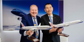 China Airlines Orders New Boeing 787 Dreamliners in Paris