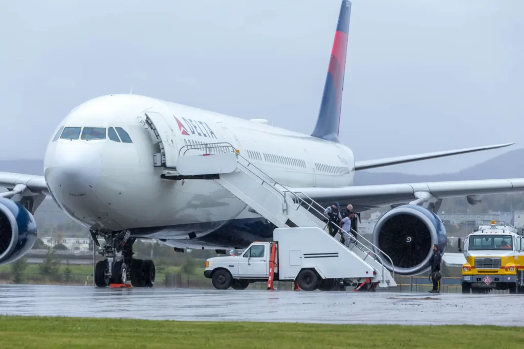 Delta New York to Los Angeles Flight Diverted Amid Technical Problems