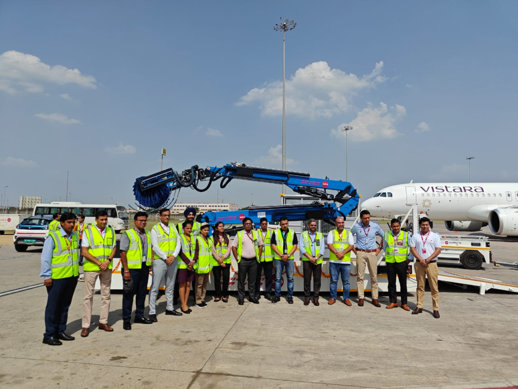 Vistara and AISATS Collaborate for India’s First Robotic Aircraft Dry Washing by Aerowash