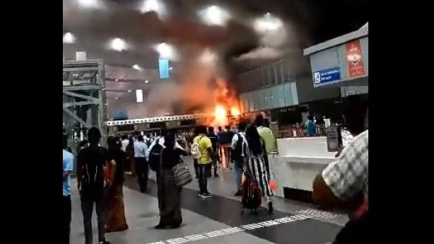 Fire Reported At Kolkata Airport Departure Area | LATEST