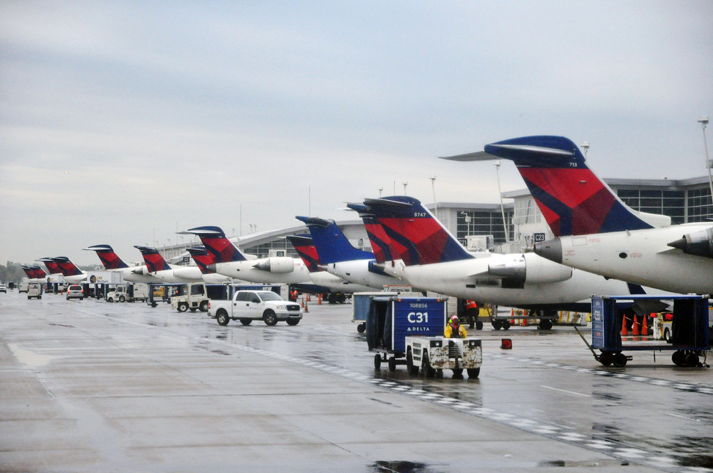 Delta Cuts Some Los Angeles Routes, Rumor to Make New Hub in Detroit