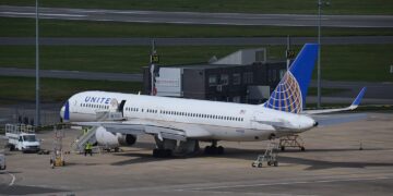 United Airlines (UA) Boeing 767 encountered a mid-air emergency on Monday, resulting in the loss of its emergency evacuation slide.