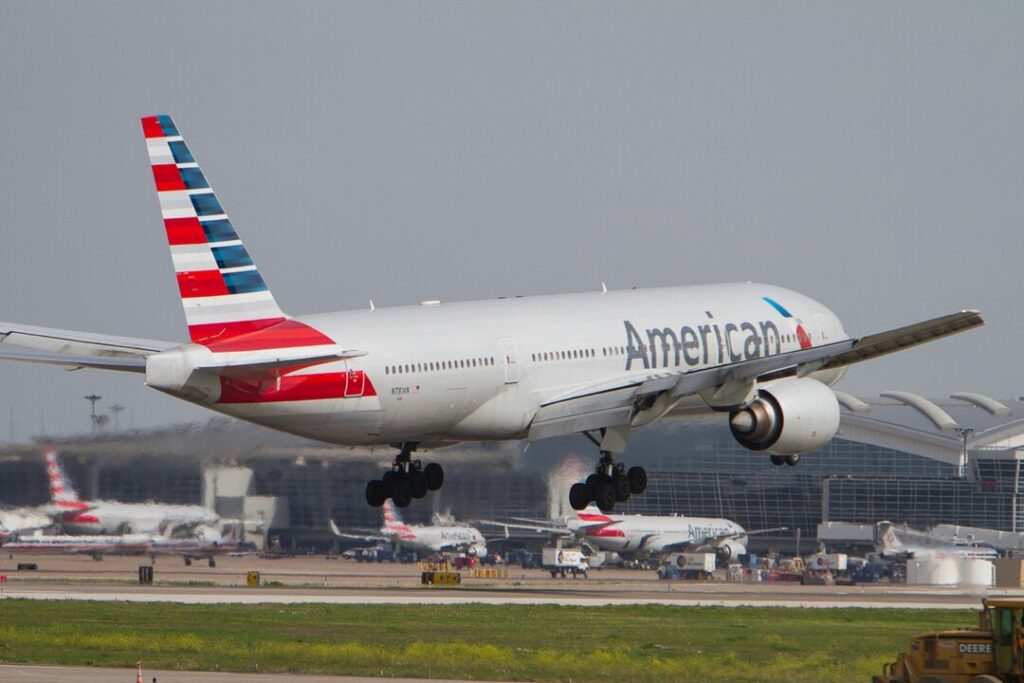  Authorities have fined a woman from Hawaii to compensate American Airlines (AA) nearly $39,000 for disrupting a flight crew last year.