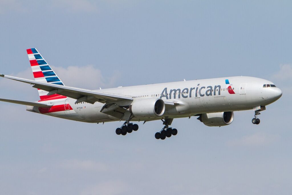 A flight from New York (JFK) to Madrid (MAD), Spain, operated by American Airlines (AA) had to make an unscheduled landing in Boston (BOS) on Wednesday night after the plane's windshield cracked