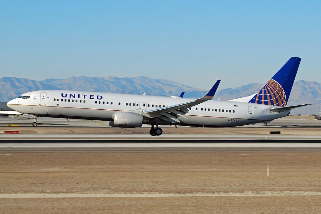 United-operated flight UA1738 with Boeing 737, one of the best-selling commercial airliners. Further, the Chicago-based carrier operated half a dozen flights between IAD and LAX.