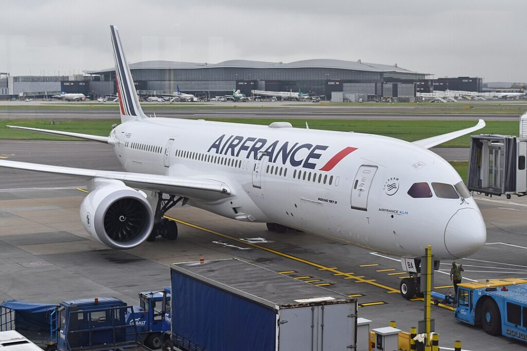 Air France (AF) is actively expanding its global network with new flights to the US and increasing the frequency on existing routes in response to continuous demand.
