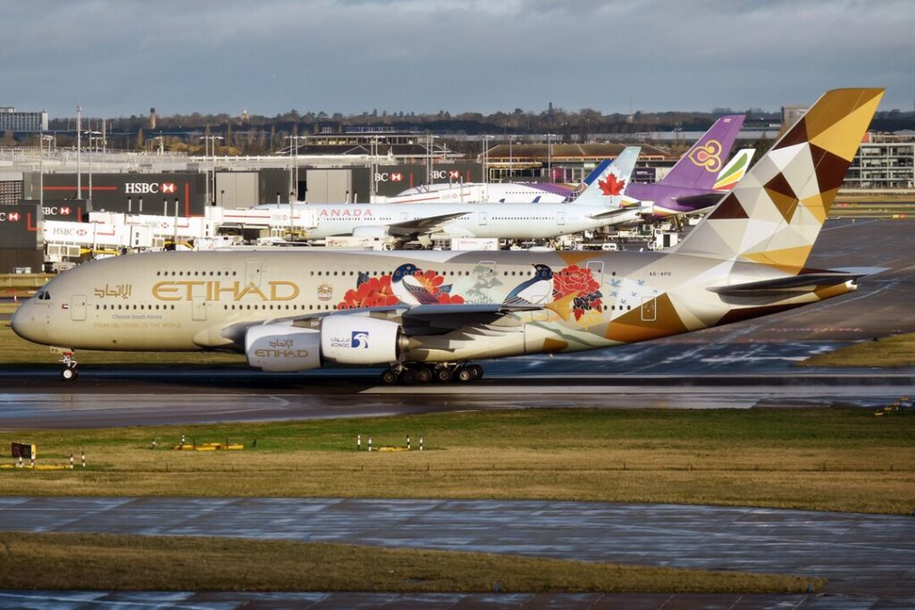 Etihad Airways (EY) submitted revisions to its Airbus A380 services for the Northern summer 2024 season, announcing the resumption of A380 operations on the Abu Dhabi (AUH) – New York (JFK) route starting April 22, 2024. 