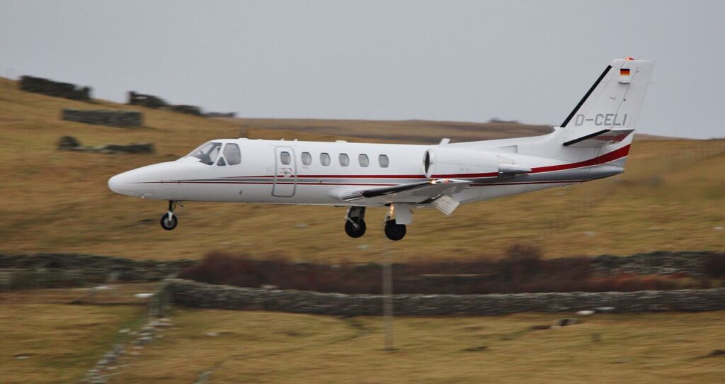 LOS ANGELES- A small Cessna plane crashes into a building at Long Beach Airport on Monday, resulting in minor injuries to the pilot. The incident occurred at approximately 2:30 p.m., as the Federal Aviation Administration (FAA) reported.