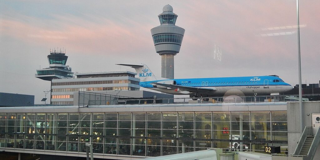 AMSTERDAM- In 2024, Schiphol Airport (AMS) has allocated capacity for 483,000 flights. For the summer season (March 31 - October 26), the airport intends to accommodate 293,000 flights, contingent upon alleviating peak times. 