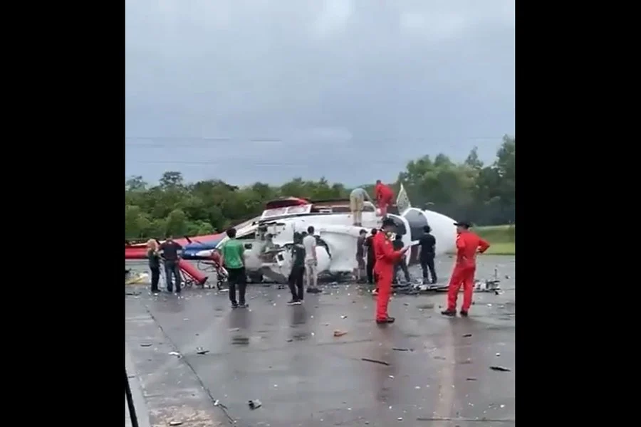 SUBANG- At approximately 11:52 am today, a Fire and Rescue Department (JBPM) helicopter, operated by a skilled pilot, crashed in the UniKL MIAT Hangar apron area near the Sultan Abdul Aziz Shah Airport, Subang, Selangor. 