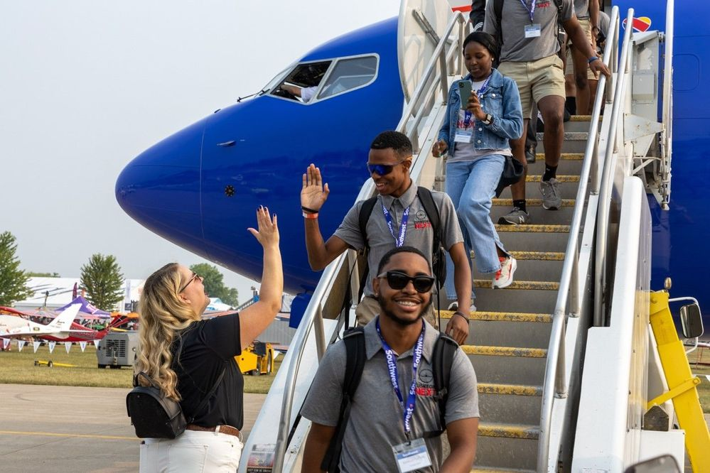 Southwest Airlines Inspires Aspiring Pilots with trip to one of the Largest Airshows in the World