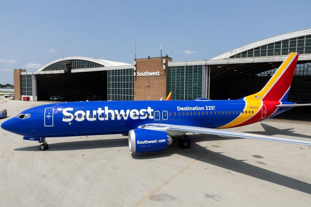 Southwest Airlines Inspires Aspiring Pilots with trip to one of the Largest Airshows in the World