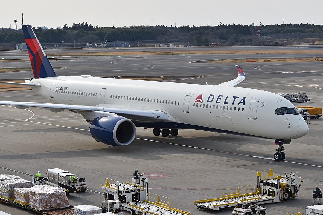 Delta A350 Collided with Endeavor Air CRJ900 at Atlanta Airport ...