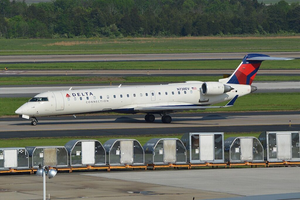 The Federal Aviation Administration (FAA) has launched an investigation into a close call between American Airlines (AA) and Delta Air Lines (DL) planes in Syracuse (SYR), New York