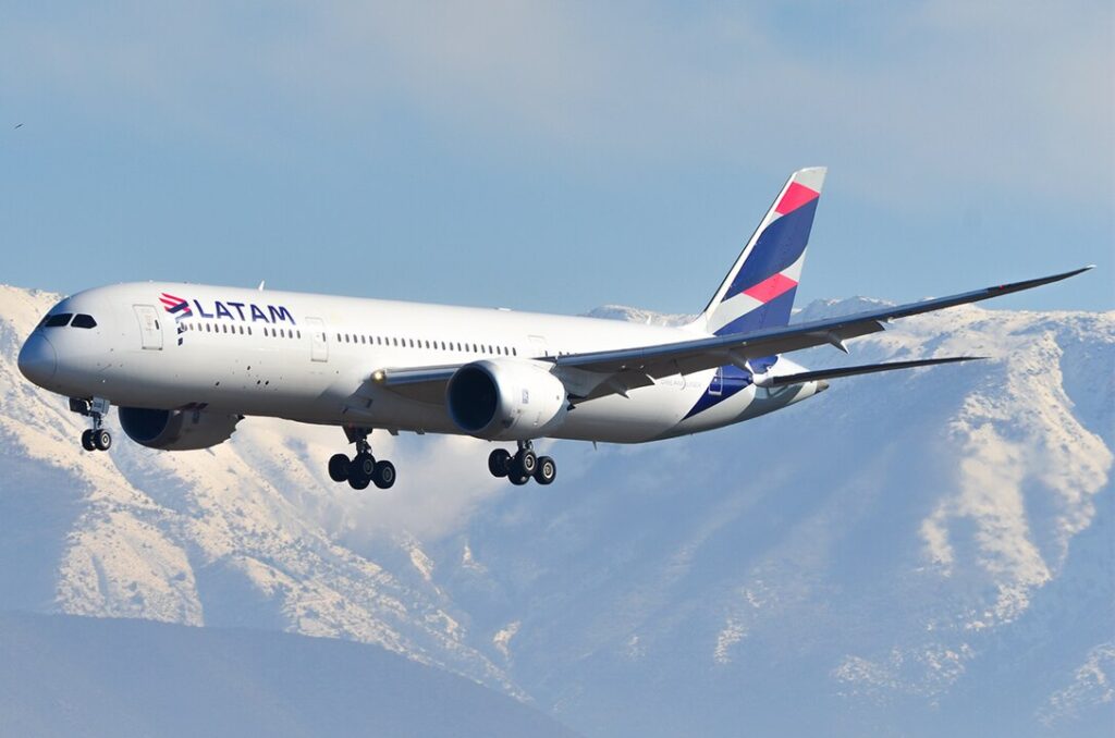 LATAM Airlines Launches the First Flight from Lima to London with Boeing  787 - Aviation A2Z