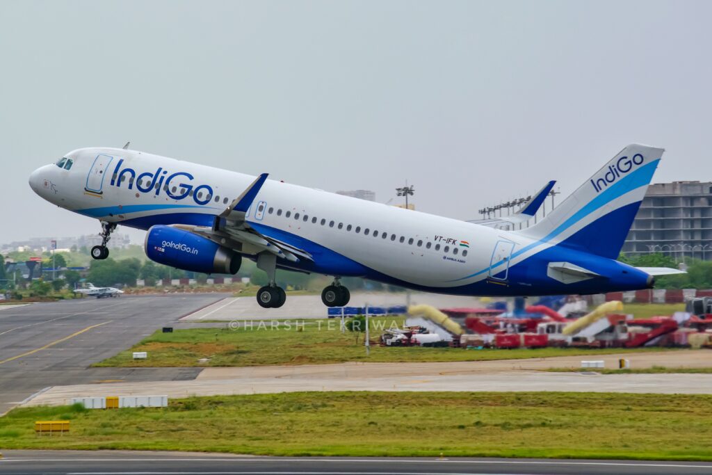 The incident occurred on Wednesday morning when IndiGo Flight 6E1006 departed from Singapore, heading to Bengaluru.