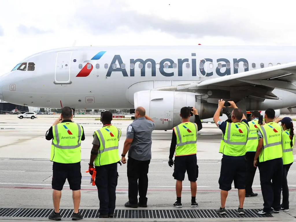 The US BTS monitors the employment figures of both cargo and passenger airlines, drawing comparisons to previous years.