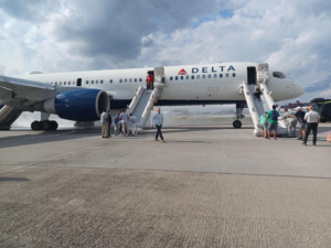 199 Passengers Evacuated as Delta Boeing 757 Returns to Atlanta After Smoke Fills Flight Deck