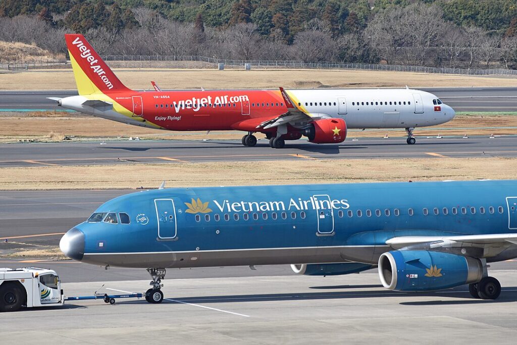  Vietnam Airlines (VN) is currently grappling with financial challenges and is reportedly on the verge of finalizing an initial agreement to purchase around 50 Boeing 737 MAX jets,