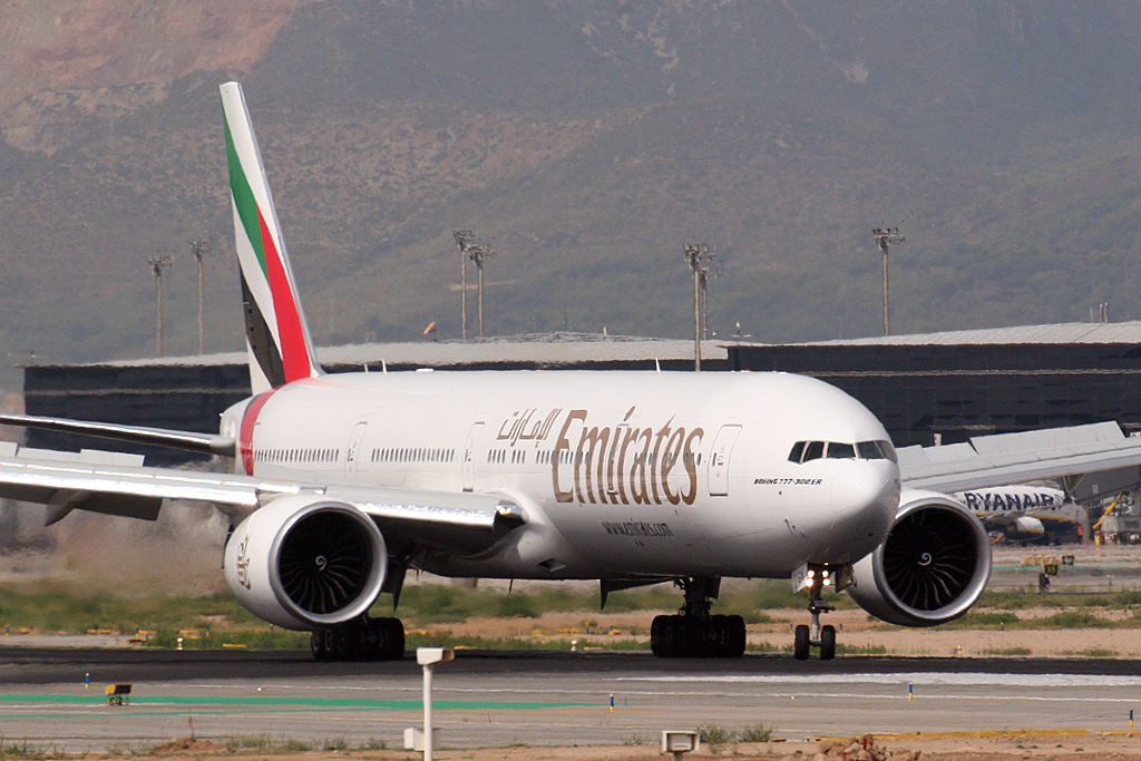 Emirates Flight with 777-300ER at Chennai Reported the Smoke from APU