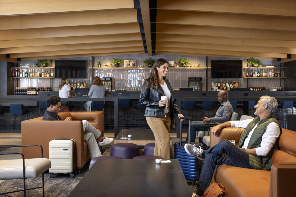 CHICAGO- United Airlines (UA) unveiled its largest United Club lounge at Denver International Airport (DEN) today (September 13, 2023). 