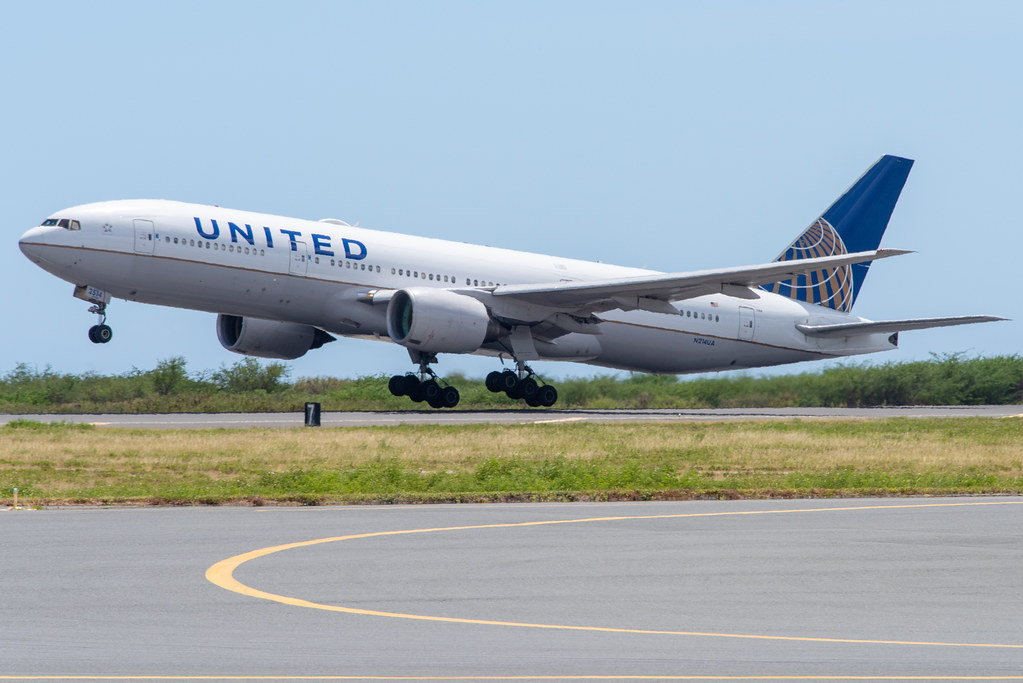  United Airlines (UA) passengers on a flight from Paris (CDG) to Washington Dulles (IAD) experienced panic when an automated emergency decompression announcement played