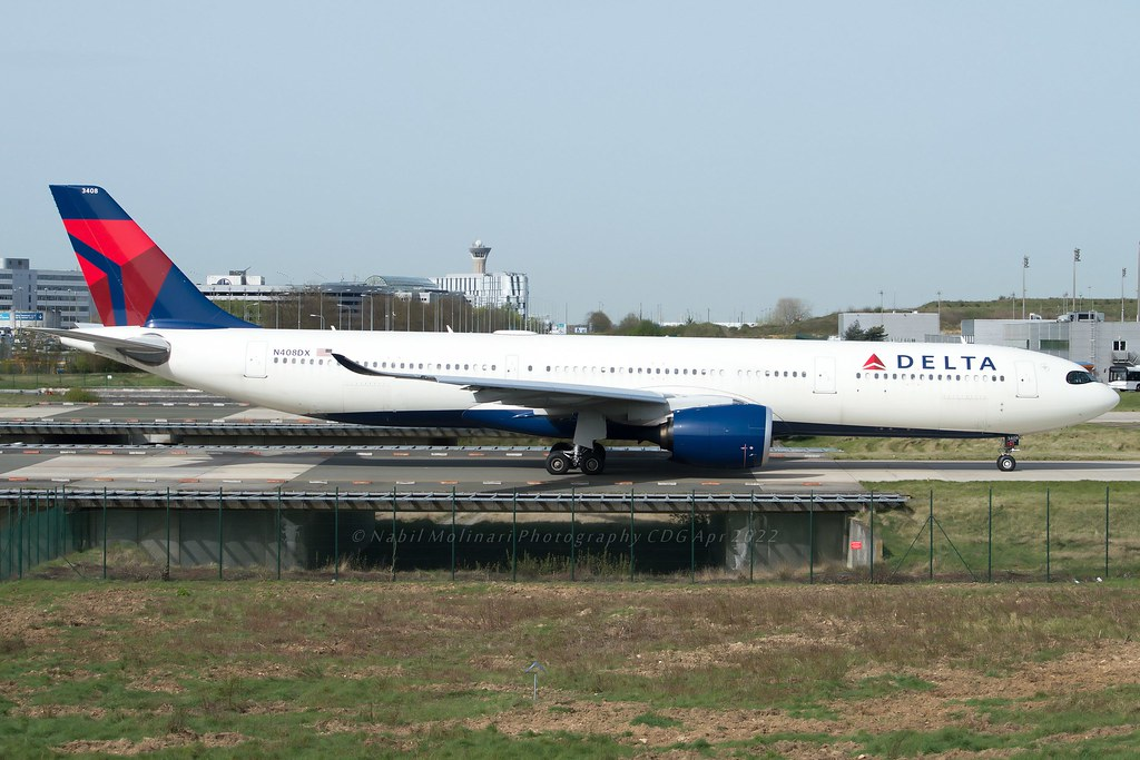  A Delta Air Lines (DL) Airbus A330-900, with registration N406DX, was operating charter flight DL-8867 from Las Vegas, NV, to Pittsburgh, PA, carrying the NFL team of the Pittsburgh Steelers along with a total of 182 people on board. 