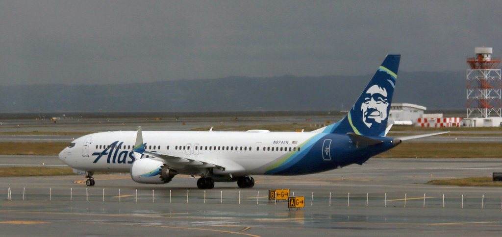 A brand-new Boeing 737 MAX 9 belonging to Alaska Airlines experienced a tail-related issue while en route from Seattle to Chicago on Monday.