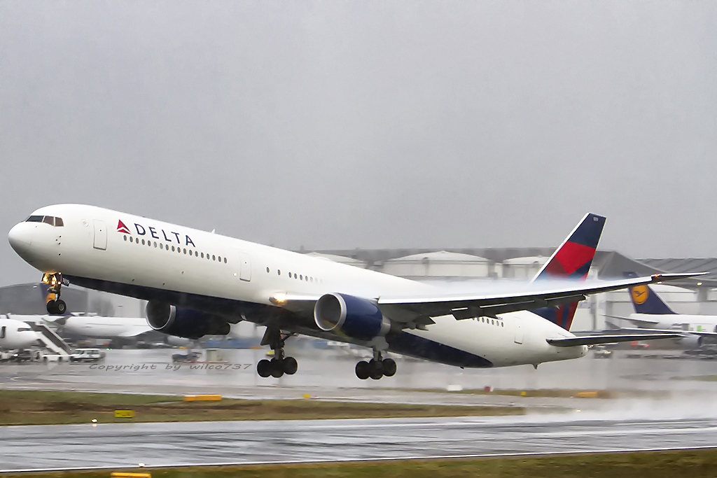 Delta Air Lines (DL) has introduced a selection of 18 live TV channels on specific Boeing 767-400 aircraft that operate long-haul routes within the United States.