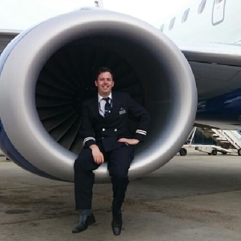 A British Airways (BA) pilot, identified as Mike Beaton, who is married and hails from Devon, was found to have consumed cocaine from a woman's bare breasts before attempting to operate a fully occupied flight bound for the UK.