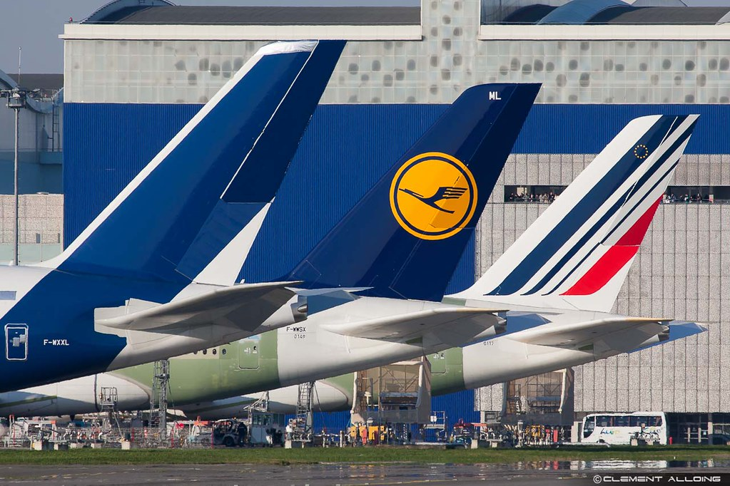 The German flag carrier Lufthansa (LH) and Air France-KLM have shown interest in TAP Air Portugal (TP) after the Portuguese government's announcement of its intention to sell a majority stake in the national airline.