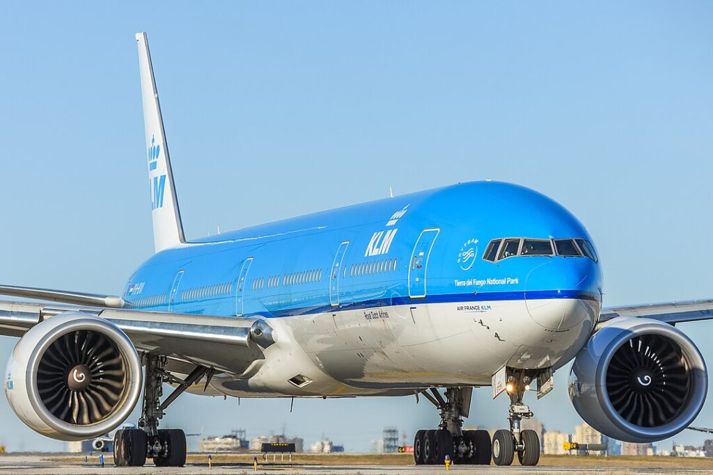 KLM Royal Dutch Airline (KL) may potentially lose more than a thousand flights to the United States of America (USA) due to the Dutch government's intentions to reduce Schiphol's capacity