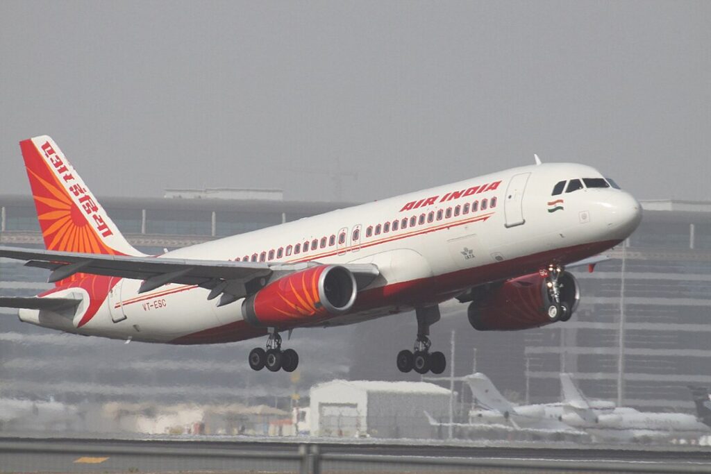  CDB Aviation, an Irish subsidiary fully owned by China Development Bank Financial Leasing Co., Limited ("CDB Leasing"), has officially announced the delivery of the first Airbus A320neo aircraft from a total fleet of six to Air India (AI), a leading global airline in India.