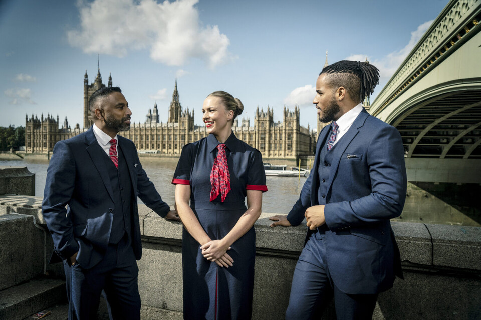 During a British Airways (BA) flight from Barcelona to London Heathrow on Sunday, at least two cabin crew members were instructed to remove their newly designed uniforms by Ozwald Boateng and instead wear paper romper suits. 