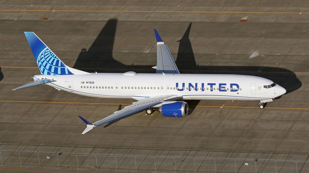 United Airlines (UA) announced the resumption of passenger flights on its Boeing 737 MAX 9 jets on Saturday, following approval from U.S. regulators