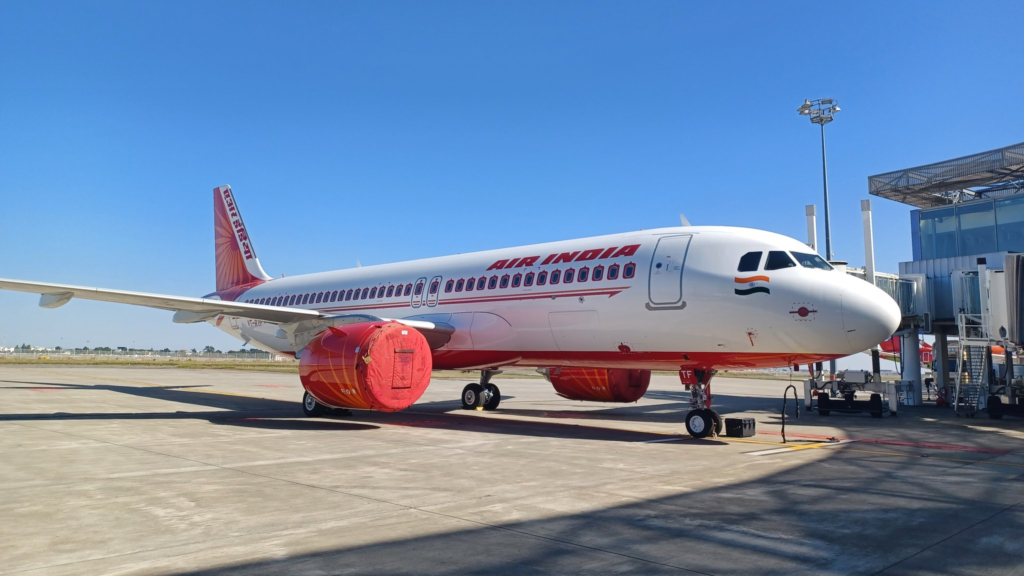  CDB Aviation, an Irish subsidiary fully owned by China Development Bank Financial Leasing Co., Limited ("CDB Leasing"), has officially announced the delivery of the first Airbus A320neo aircraft from a total fleet of six to Air India (AI), a leading global airline in India.