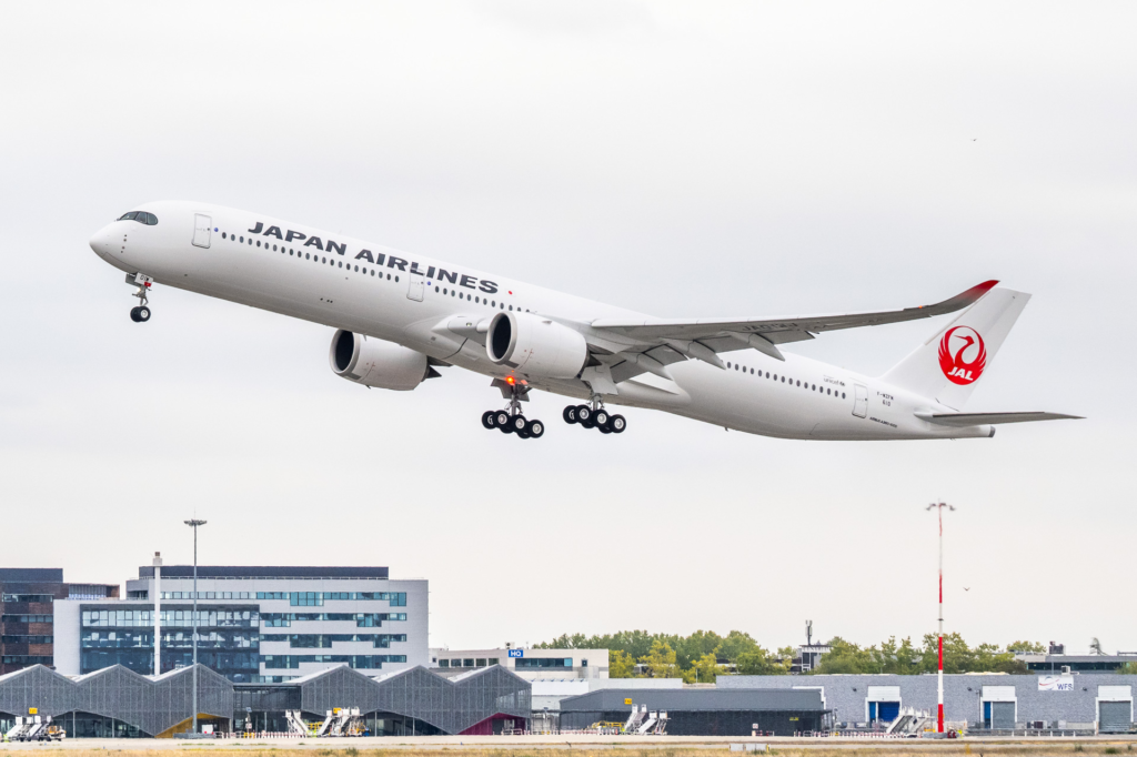 Japan Airlines (JL) has received its inaugural A350-1000 from Airbus’ delivery center in Toulouse, France.