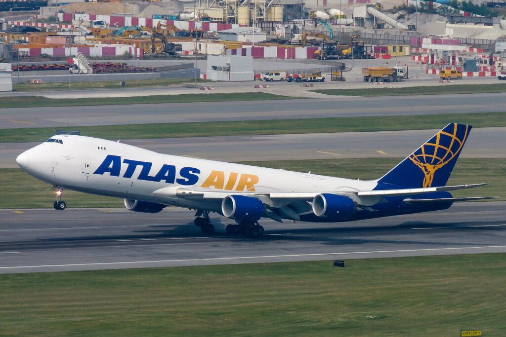 Atlas Air (5Y) Boeing 747 cargo plane had to execute an emergency landing at Miami International Airport due to an engine malfunction shortly after takeoff.