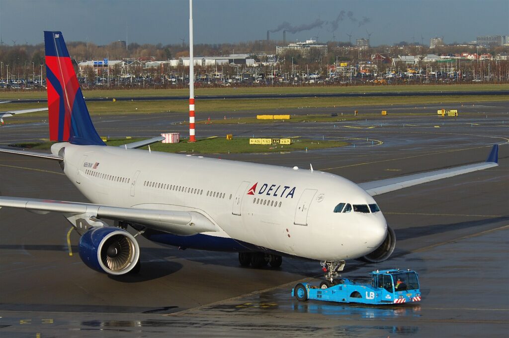 Delta Cancels its operations on the route connecting Los Angeles (LAX) and London Heathrow Airport (LHR).