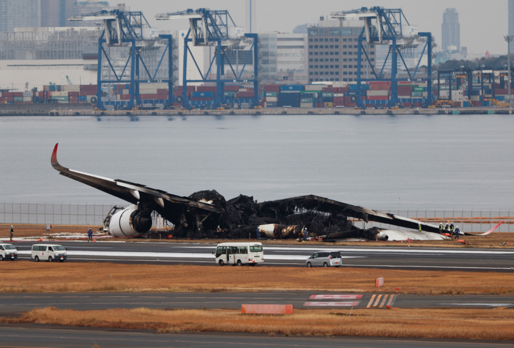 The pilots on the Japan Airlines (JL) Airbus A350, which caught fire after all 379 passengers and crew had evacuated, had no "visual contact" with the coastguard aircraft involved in the collision