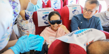 Passengers making their way from Shenzhen to Xi'an aboard Hainan Airlines flight HU7874 on February 7th were treated to an immersive entertainment experience with Rokid AR Entertainment Kits.