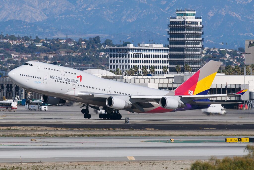 Asiana Airlines (OZ) marked the end of an era as it operated its final flight of the iconic Boeing 747-400, known as the 'Queen of the Skies,'
