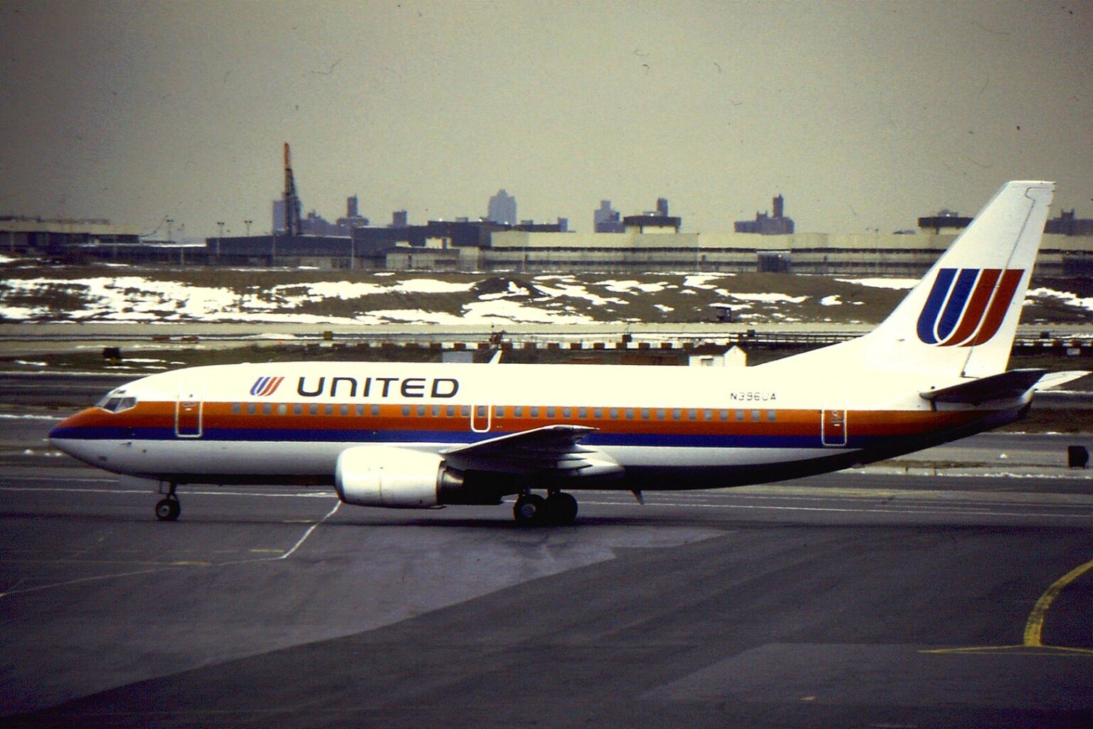 Today in Aviation: Boeing 737 Becomes the World’s New Best-Selling Jetliner