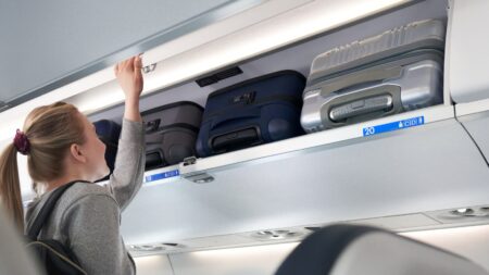 United Attendant Stops Boarding Twice After Economy Passengers Take First Class Bin Space