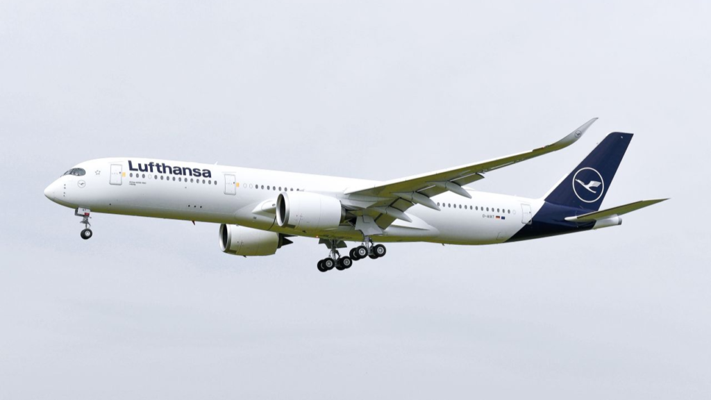 First scheduled flight with Lufthansa Allegris on board takes off