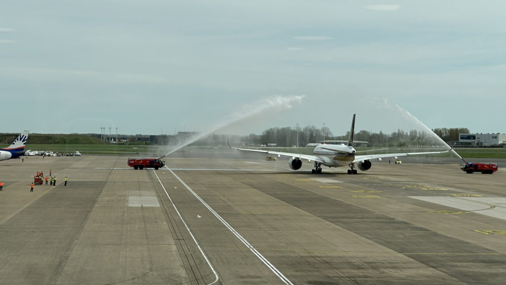 Singapore Airlines and Brussels Airport celebrate the launch of direct flights between Belgium and Singapore
