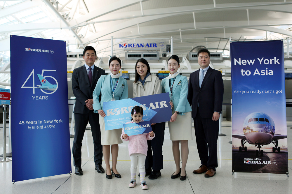 Korean Air (KE) commemorated its 45th year of Service  in New York on March 29th. Korean Air organized a unique gathering at JFK Airport 