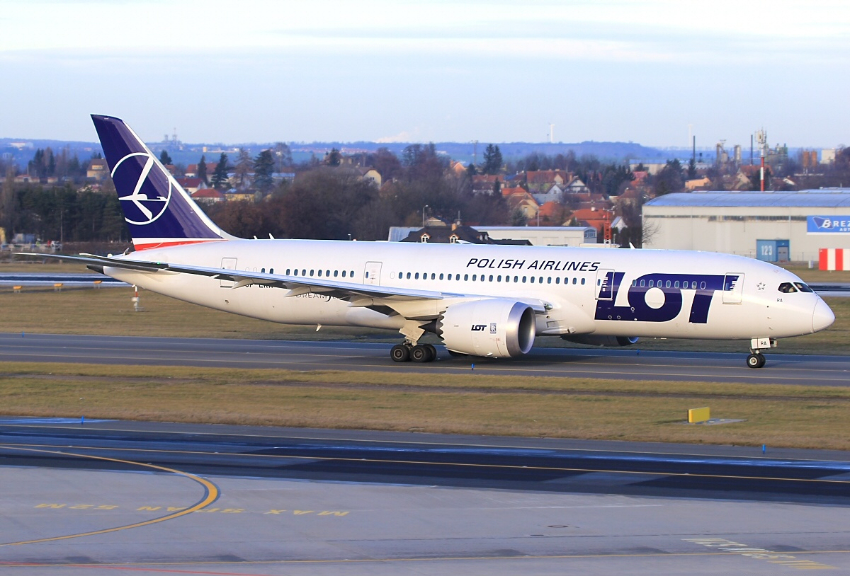 LOT Airlines 787 Pilots Clash with New York ATC Over Last Minute Cabin Delay