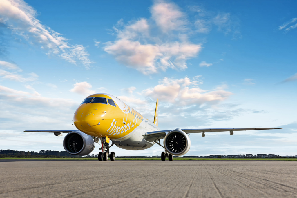 Azorra is celebrating the delivery of the first of nine new Embraer E190-E2 aircraft to Scoot