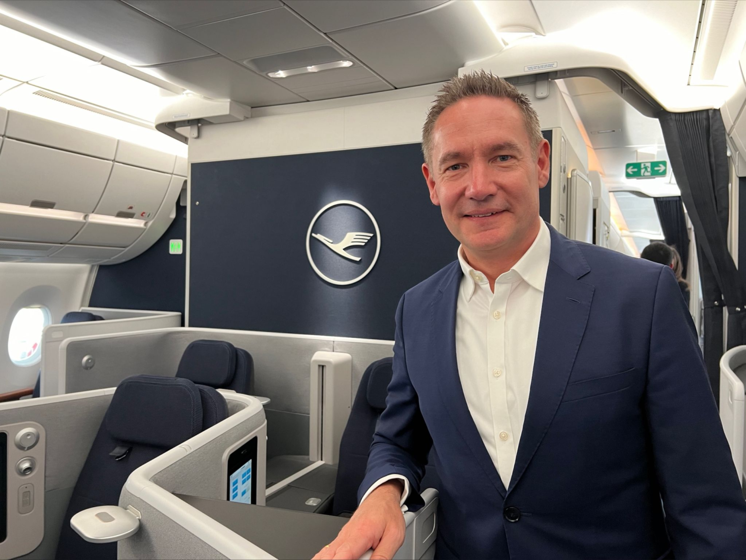 Lufthansa Schedules First A350 with New Allegris Cabins on Munich ...